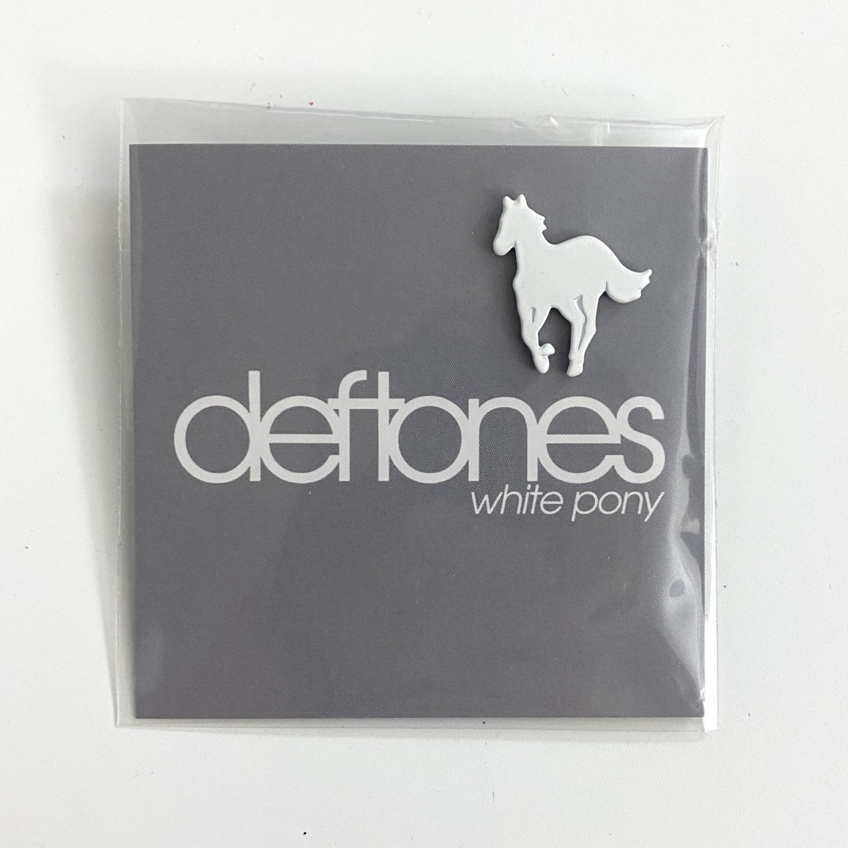 Значок White Pony / Deftones фото