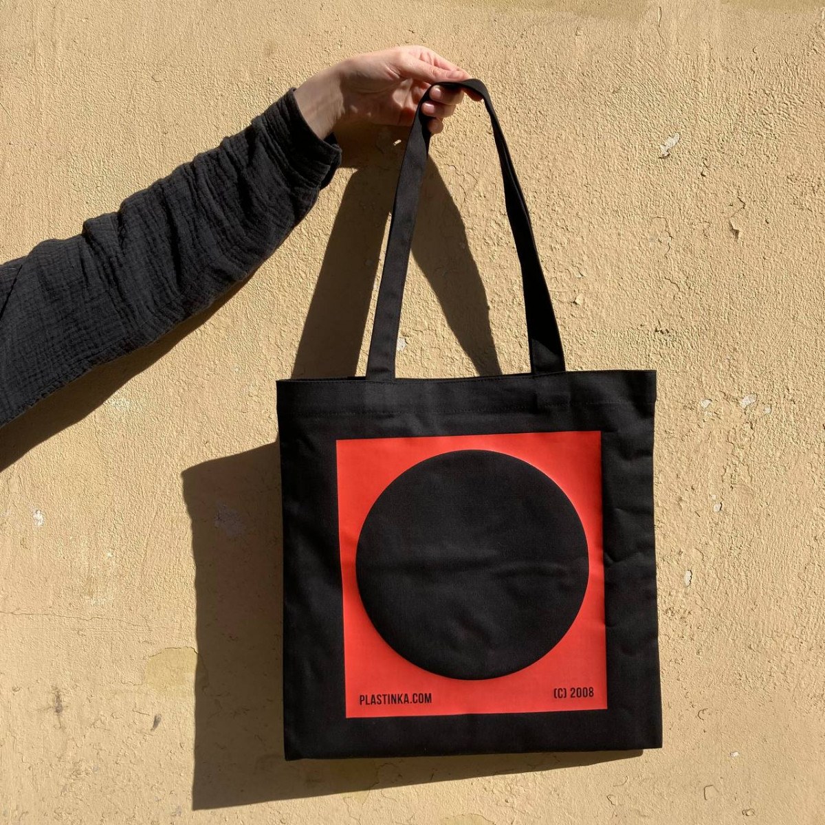 *Фирменная сумка Plastinka (черный круг на красном) фото