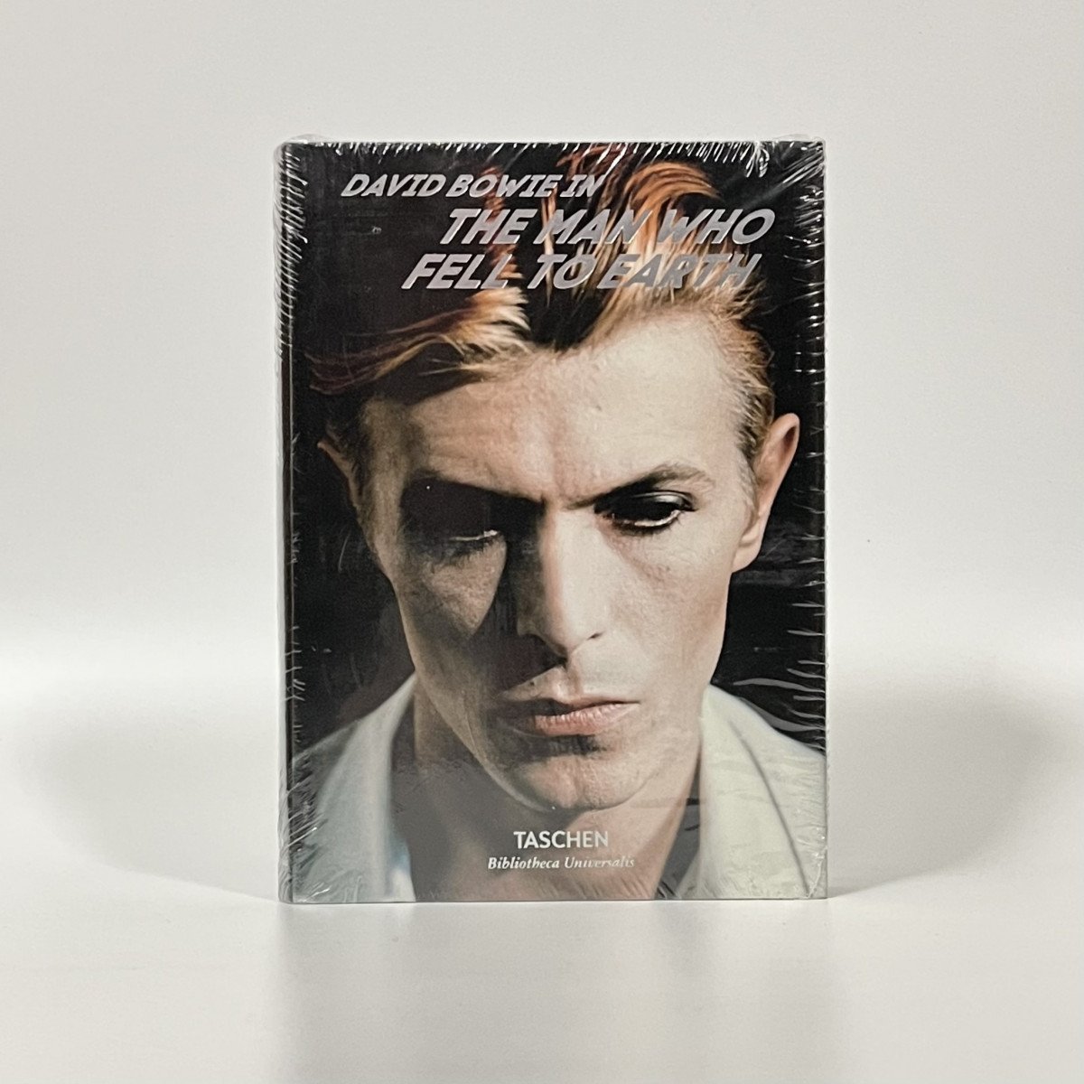 Книга David Bowie: The Man Who Fell To Earth фото
