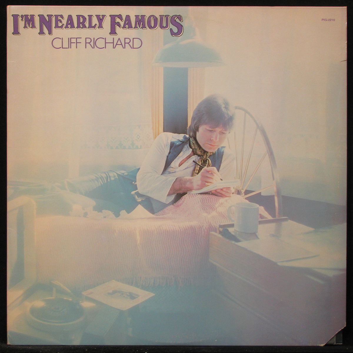 LP Cliff Richard — I'm Nearly Famous фото