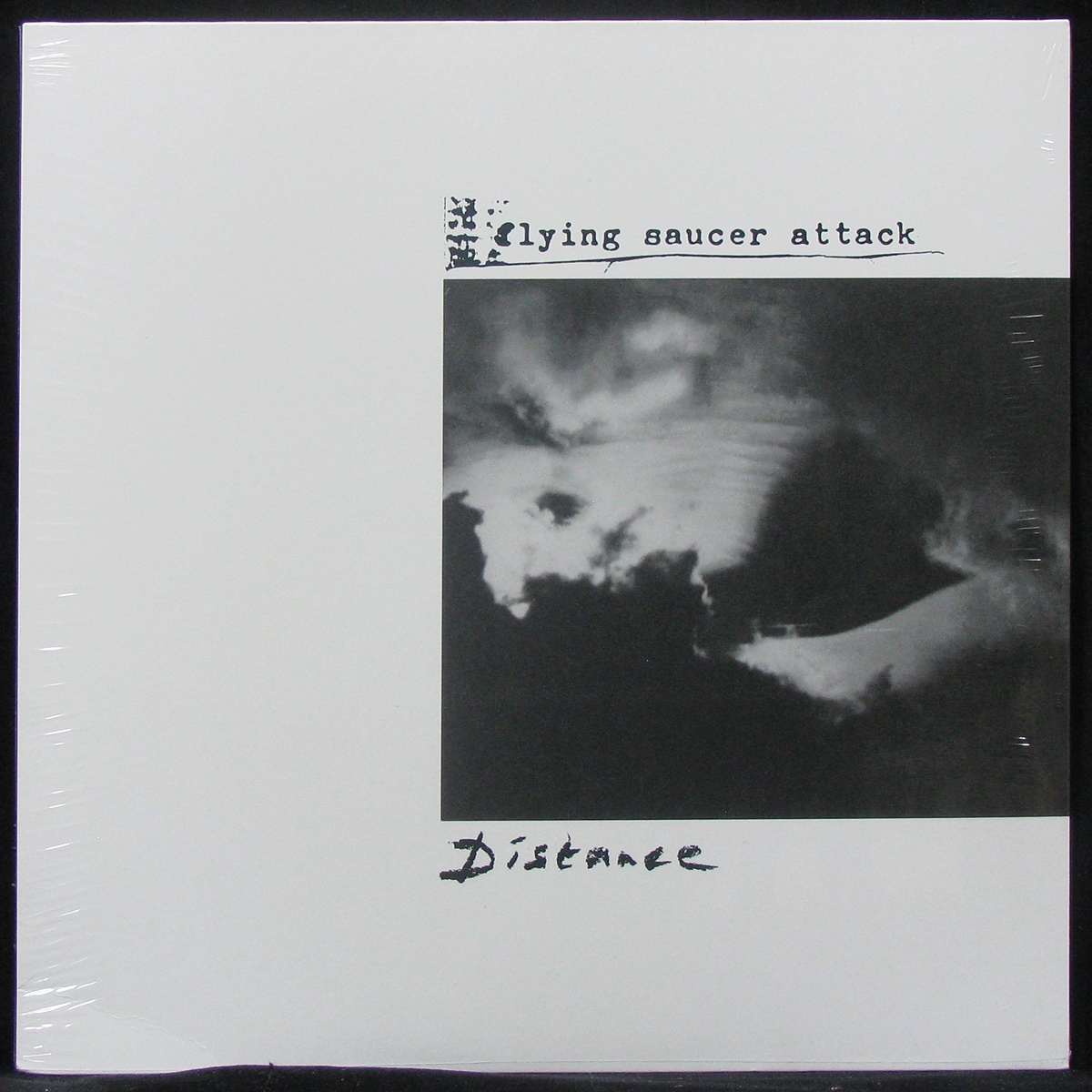 LP Flying Saucer Attack — Distance фото