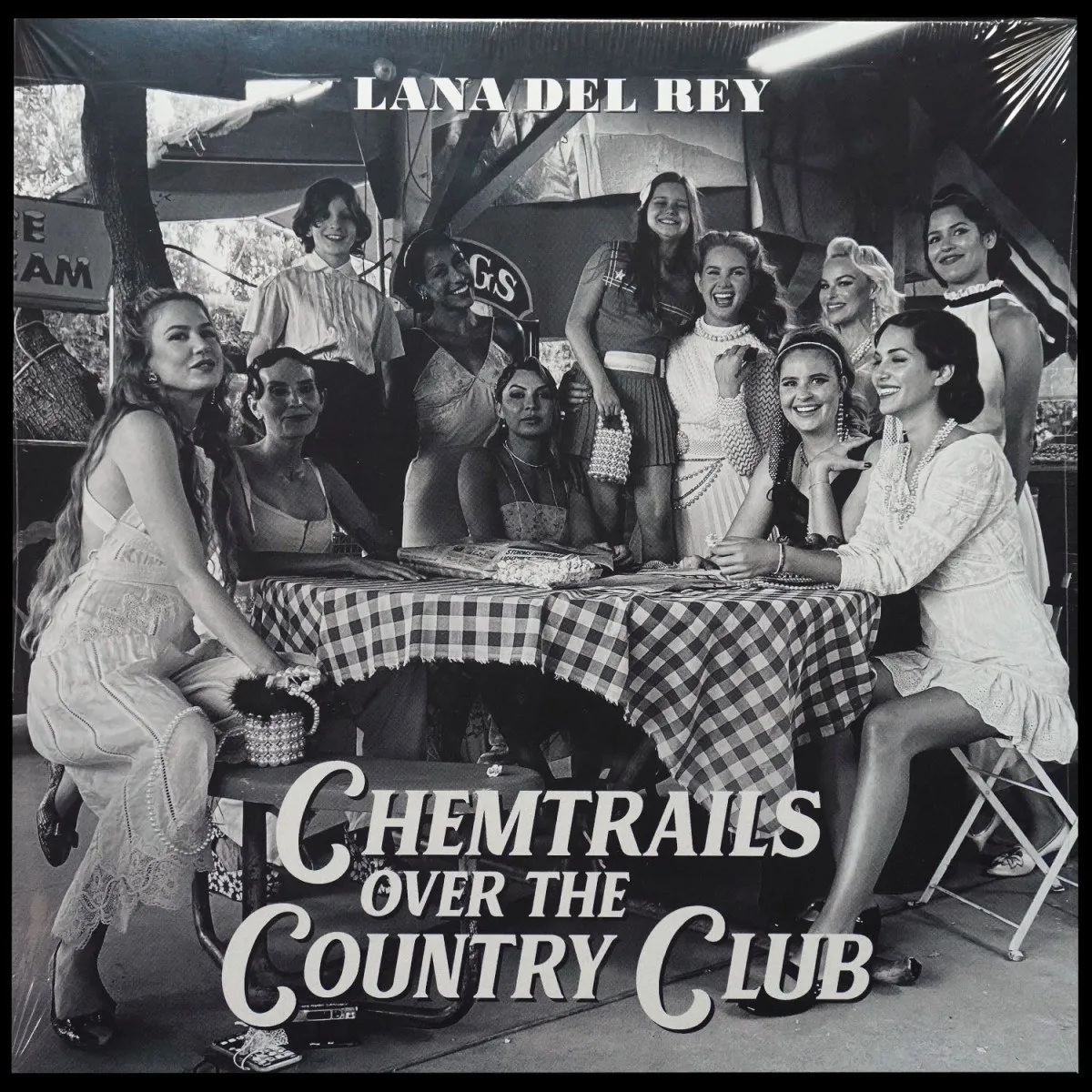 LP Lana Del Rey — Chemtrails Over The Country Club фото