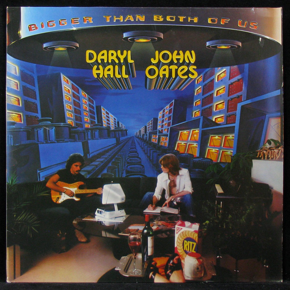 LP Daryl Hall / John Oates — Bigger Than Both Of Us фото