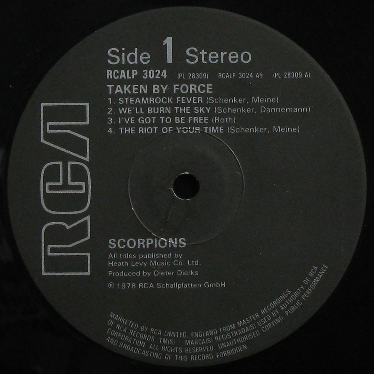LP Scorpions — Taken By Force фото 3