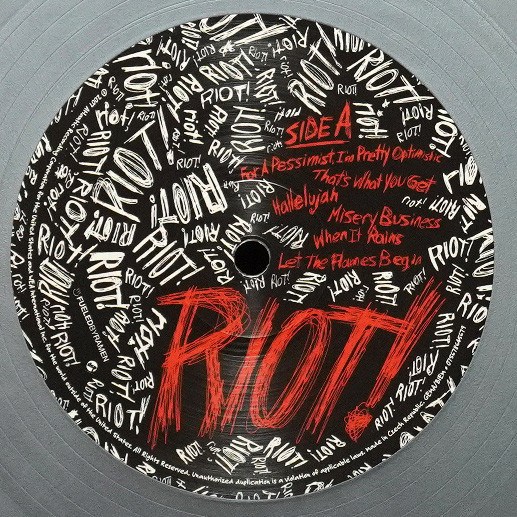 LP Paramore — Riot! (серебряный винил) фото 3